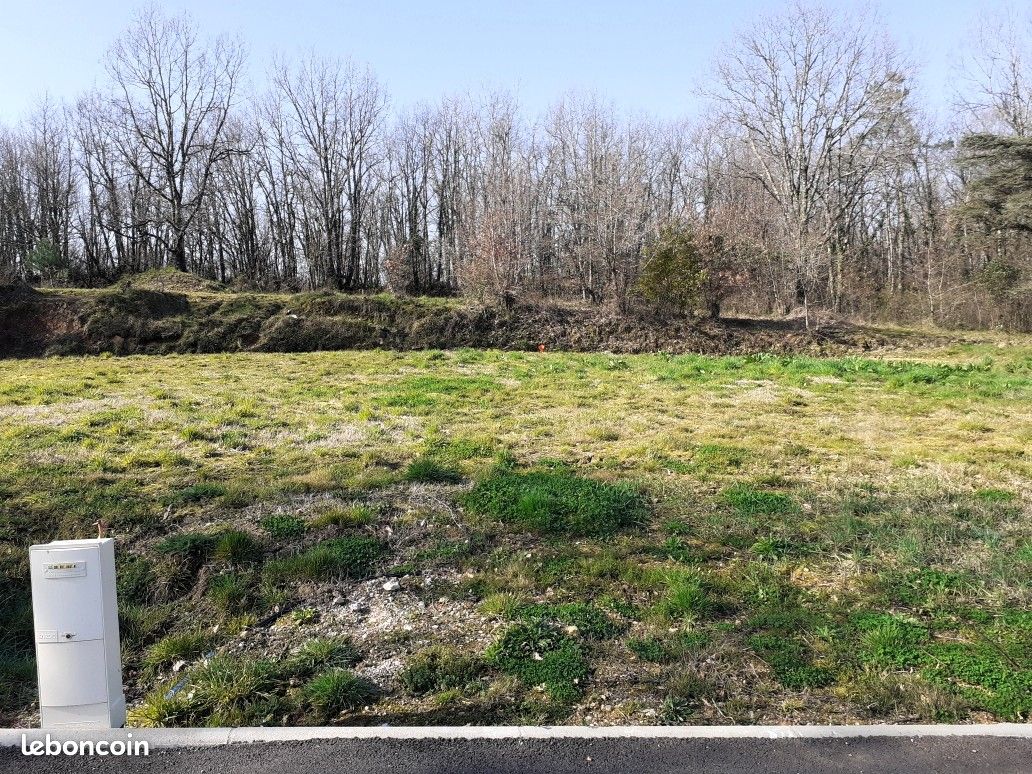 Terrain 1700 m² · à Léojac · 83 200 €