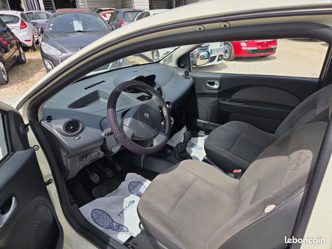 RENAULT TWINGO II 1.2 LEV 16v 75 115g eco2 Dynamique (image 8)