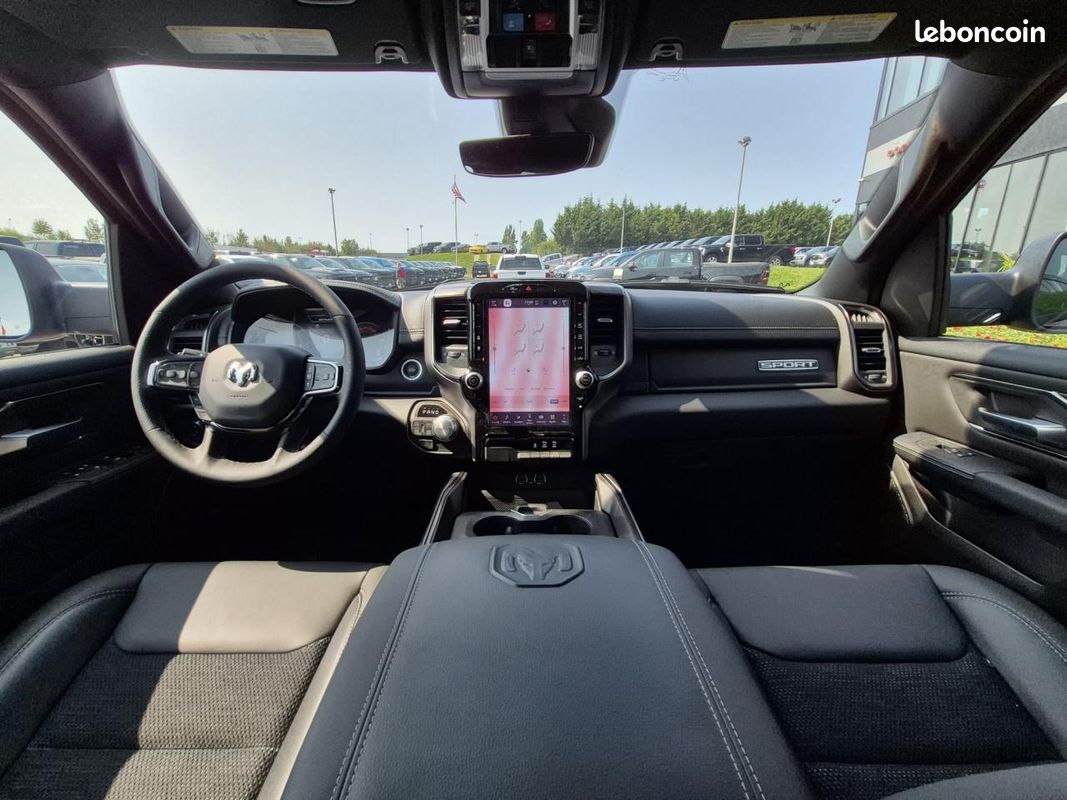 Dodge ram 1500 crew cab sport black package 2025 (image 18)