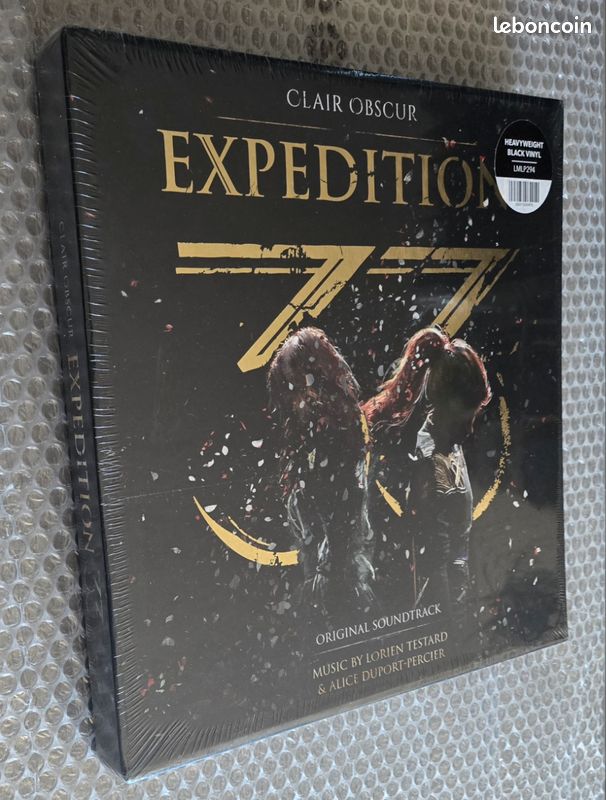 Coffret Deluxe 6 Vinyles Clair Obscur 33 Expédition Black Vinyle (Original Sountrack) neuf sous Blister
Music By Lorien Testard & Alice Duport-Percier
Paru le 6 Février 2026
Sandfall Laced (image 3)