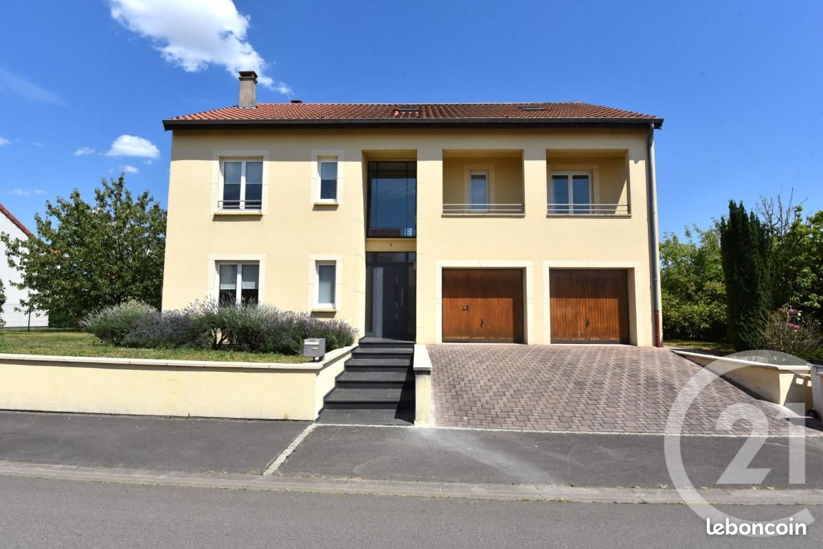 Maison 7 pièces 242 m² · à Rodemack · 242 m² · 599 000 €