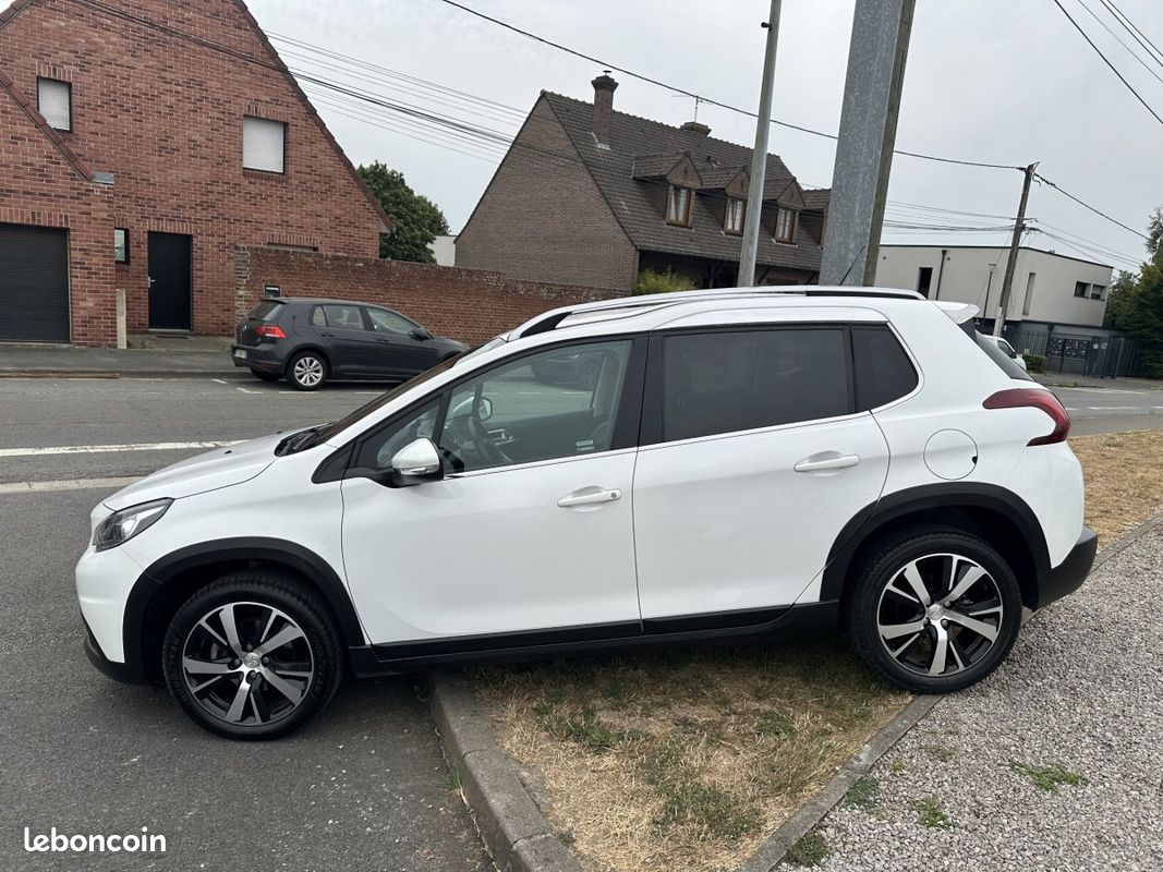 Peugeot 2008 1.6 BlueHDi 120 Allure + Options (image 2)