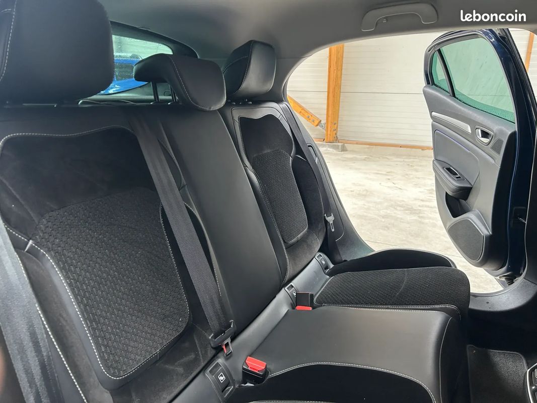 RENAULT Megane 1.3 140ch INTENS - 2020 - CarPlay - Boîte auto - Attelage - Caméra De Recul - Régulateur - Lumière D'Ambiance - Carte Main Libre (image 31)