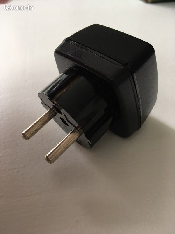 Adaptateur électrique de voyage (image 3)