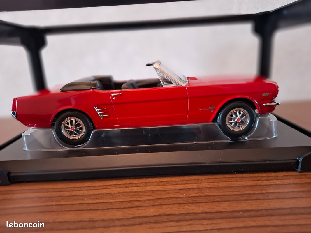 Norev Ford Mustang Cabriolet Rouge 1966 1/18 182810