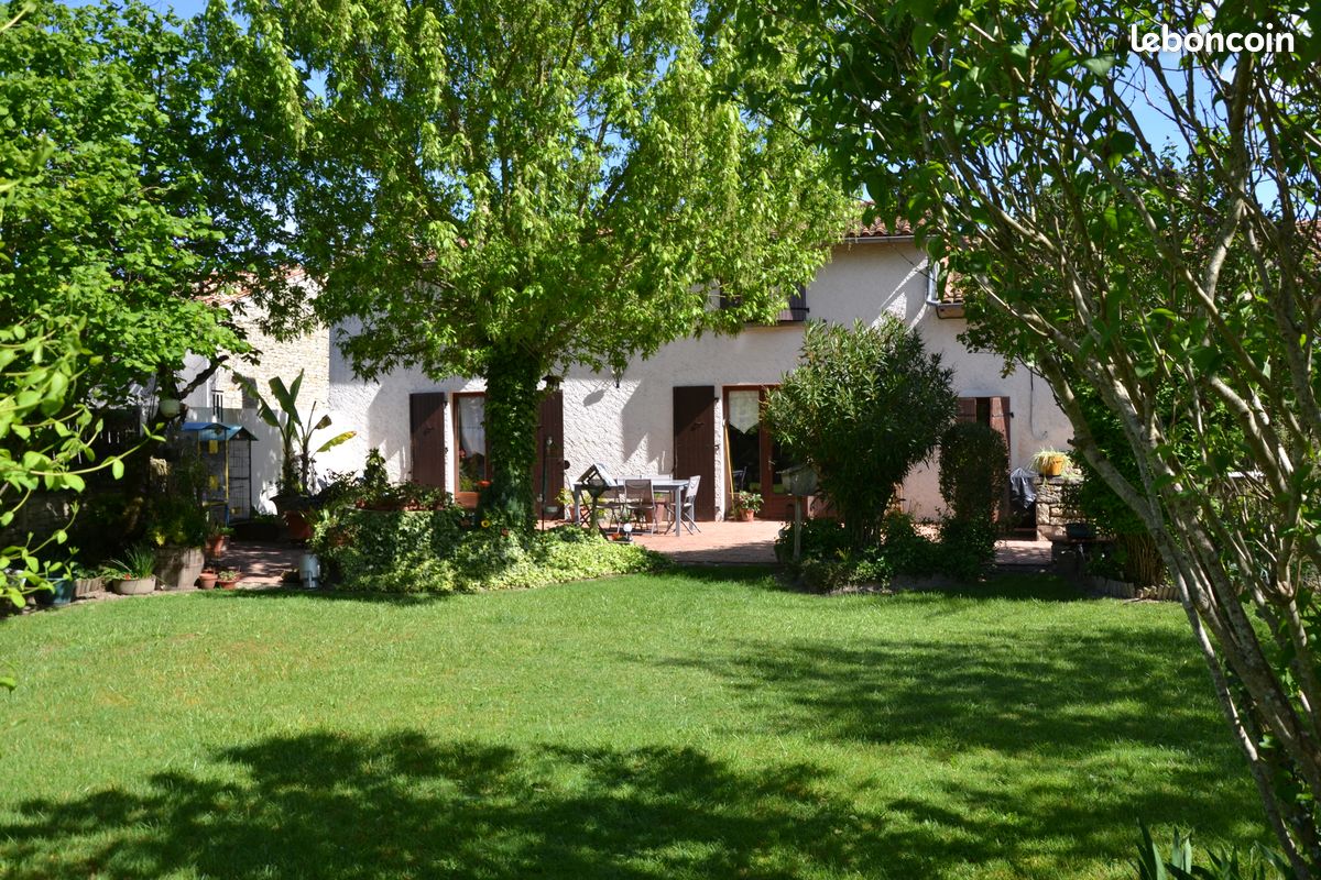 Maison 6 pièces 196 m² · à Secondigné-sur-Belle · 196 m² · 235 000 €