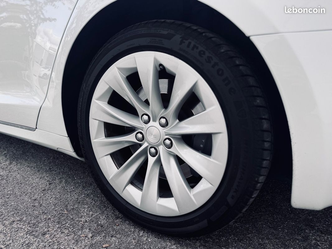 TESLA Model S 320CH BASE + 2EME MAIN + TOIT OUVRANT/PANO + AUTO PILOT + CAMERA DE RECUL + GARANTIE 12 MOIS (image 18)