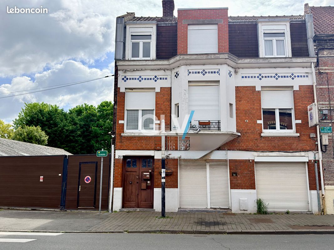 Maison 8 pièces 205 m² · à Ronchin · 205 m² · 232 000 €