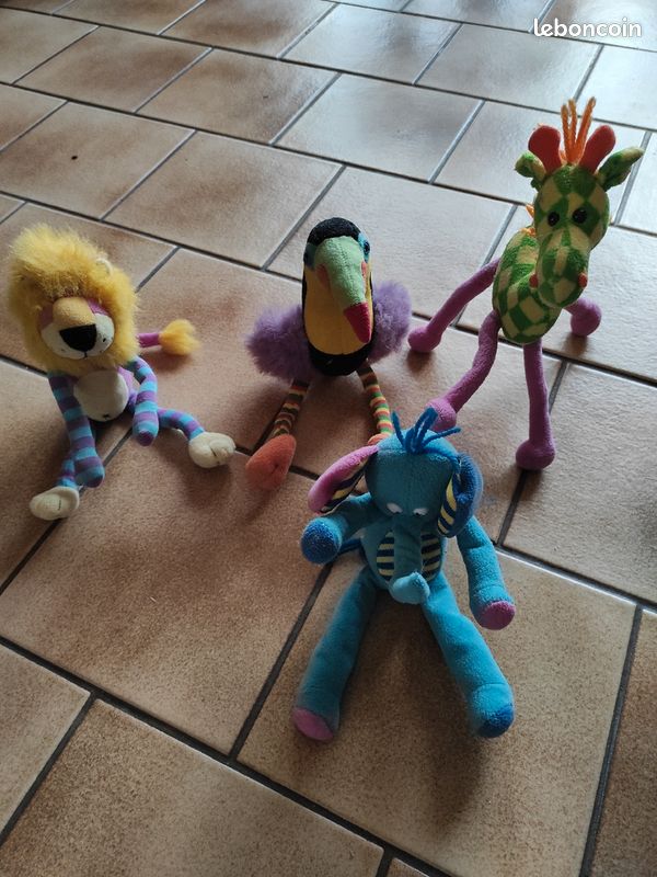 Lot de 4 animaux en peluche (image 1)