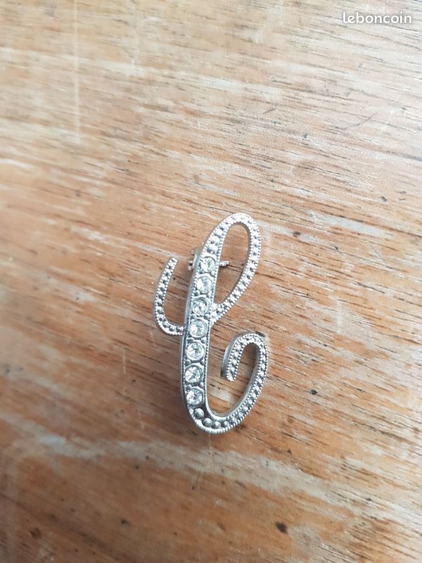 Pin lettre c (image 1)
