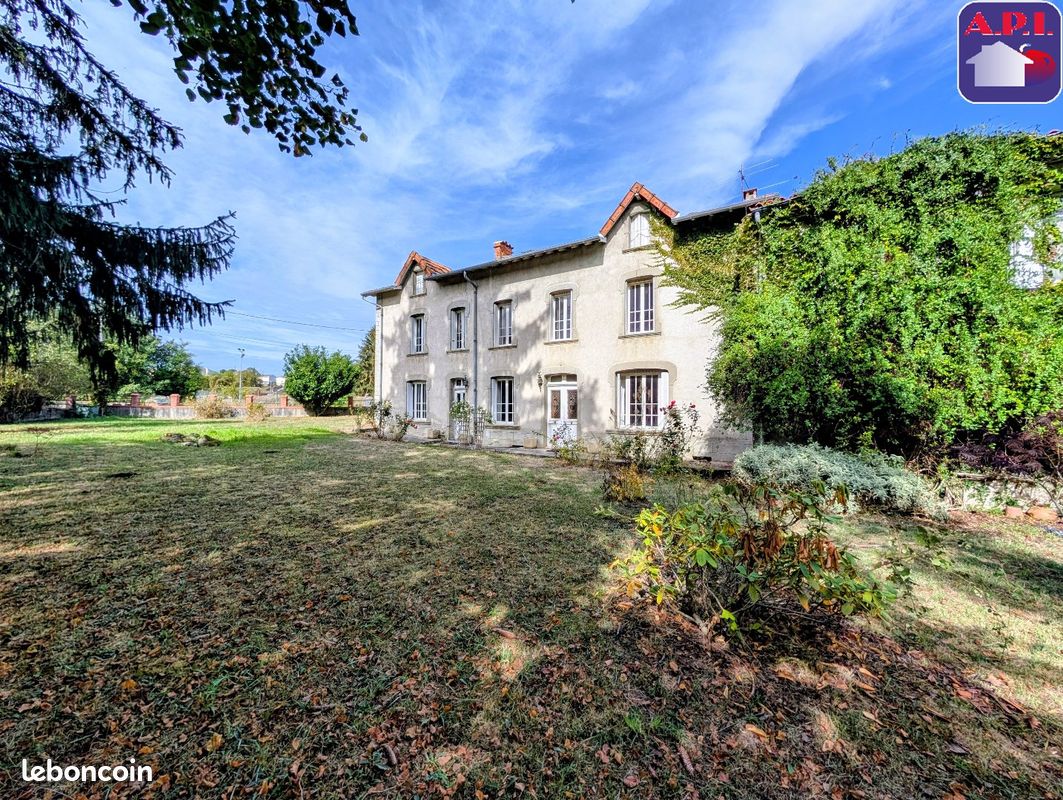 Maison 9 pièces 205 m² · à Villeneuve-d'Olmes · 205 m² · 137 000 €