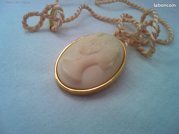 Pendentif Vintage NINA RICCI Camée Porte-parfum Doré - Occasion - Bijou Fantaisie