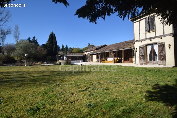 Maison 6 pièces 217 m²