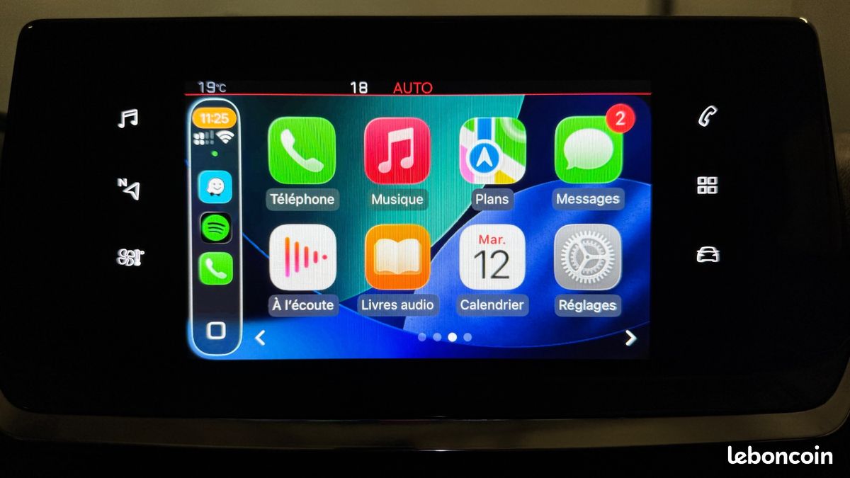PEUGEOT 2008 GENERATION-I 1.2 PURETECH 130ch ALLURE START-STOP - ATTELAGE - CARPLAY (image 16)
