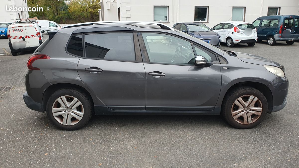Peugeot 2008 Style - Crit'Air 1 - Paiement CB en 3, 4 ou 10 fois et Financement possible en 12, 24 ou 36 mois - Garantie - Reprise (image 4)