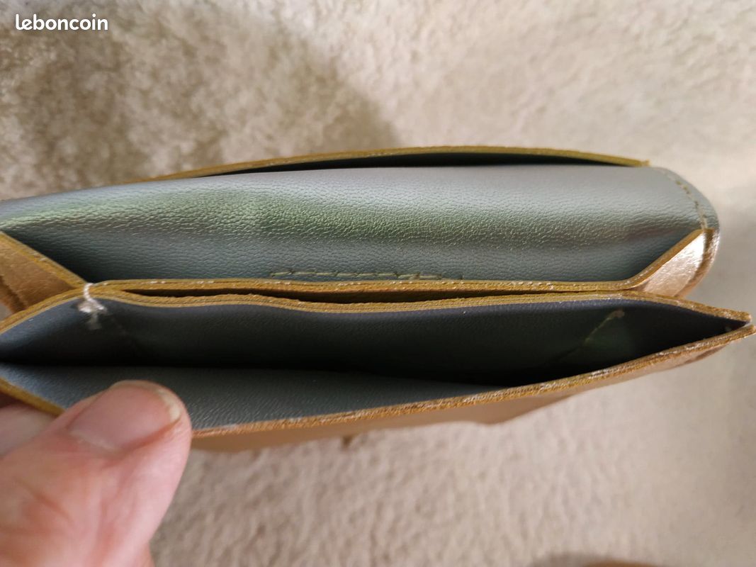 Sac pochette simili cuir or (image 3)