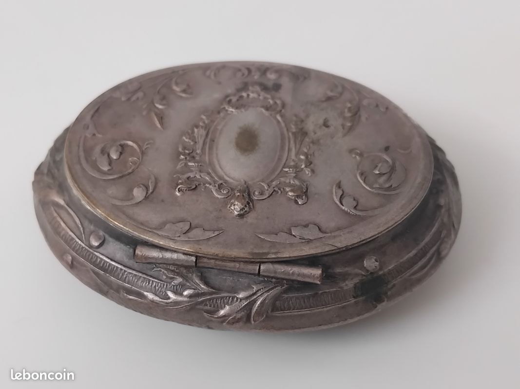 ANCIENNE PETITE BOÎTE Pilulier Argent ?Art Berbère Vintage Intérieur