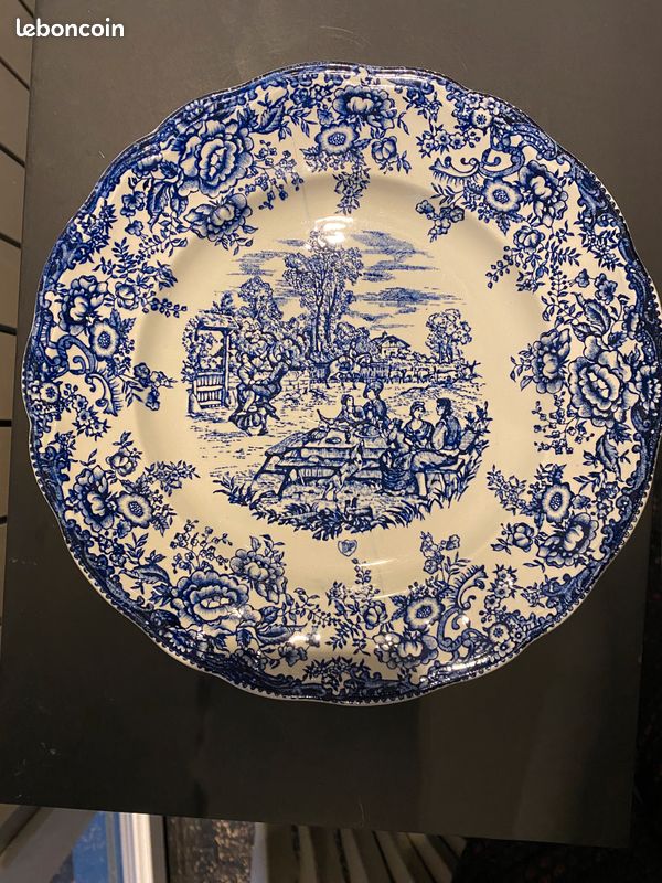 Assiette ancienne en faïence – décor bleu champêtre – Personnages et fleurs (image 5)