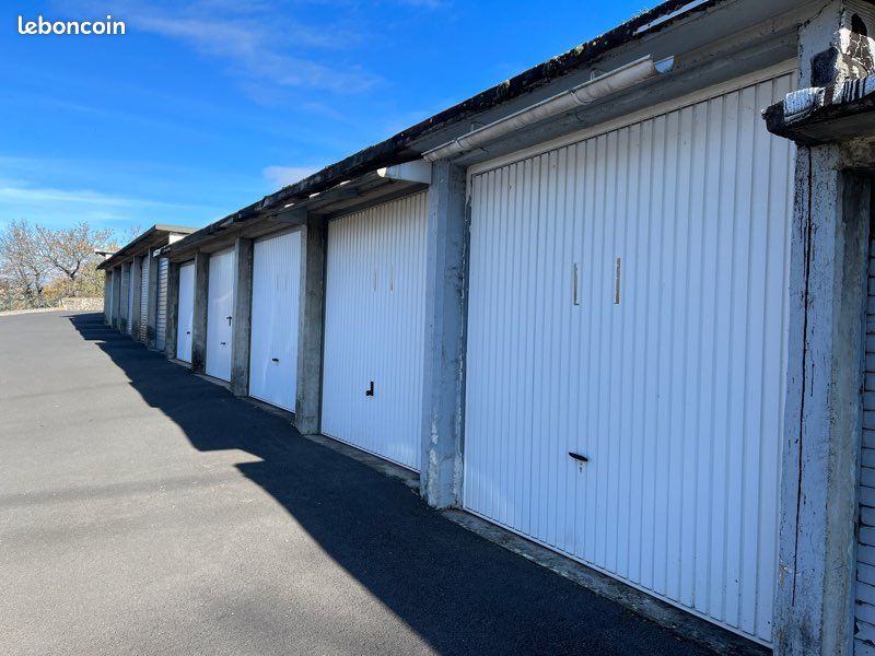 Garages ou box de stockage secteur la Corniche · à Le Puy-en-Velay · 60 €/mois