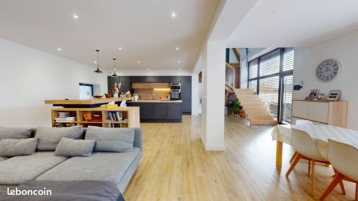 Maison 7 pièces 257 m² · à Remilly-sur-Tille · 257 m² · 425 000 €