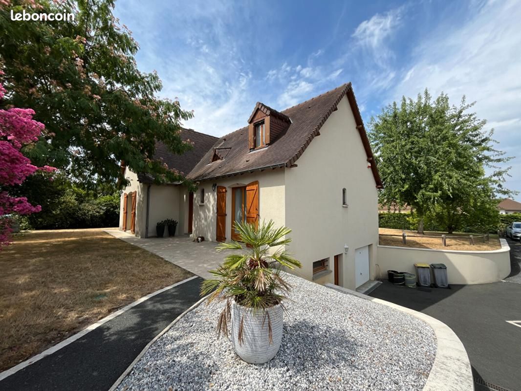 Maison 6 pièces 137 m² · à Les Ormes · 137 m² · 251 000 €