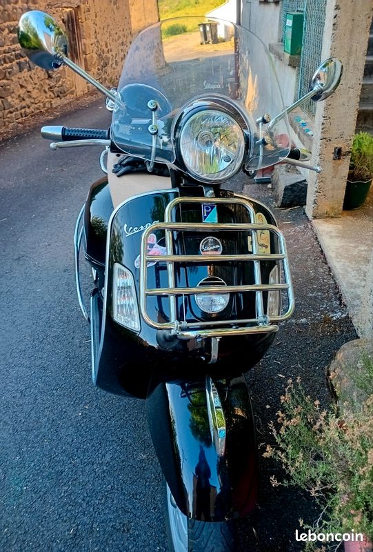 Vespa 250 gts injection (image 2)