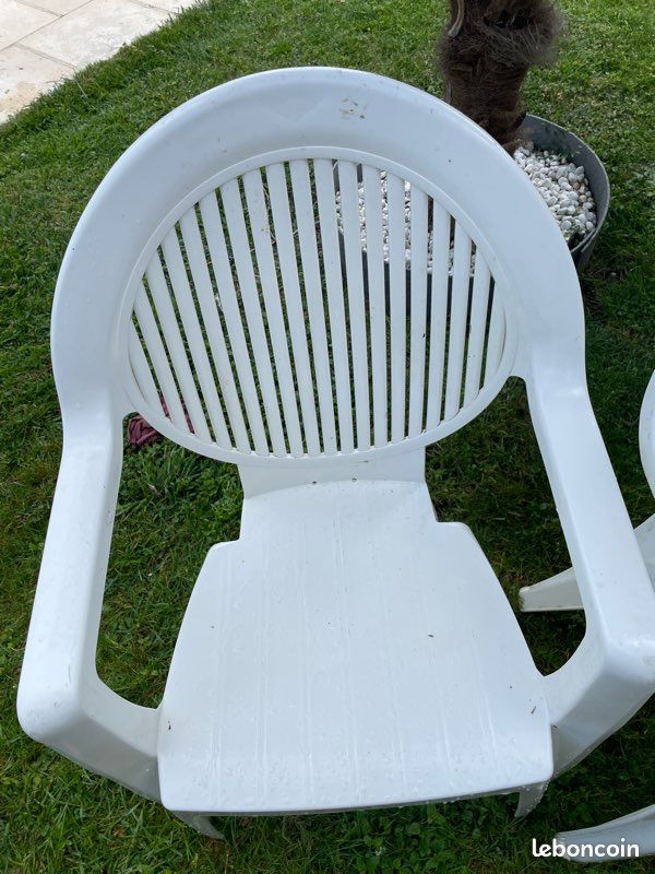 Lot de chaises en PVC (image 2)