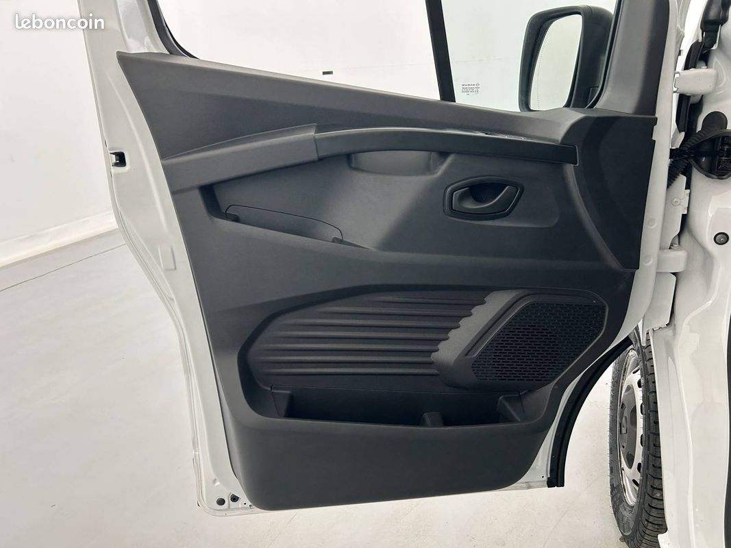 Renault trafic fgn l2h1 3000 kg blue dci 130 confort (image 11)