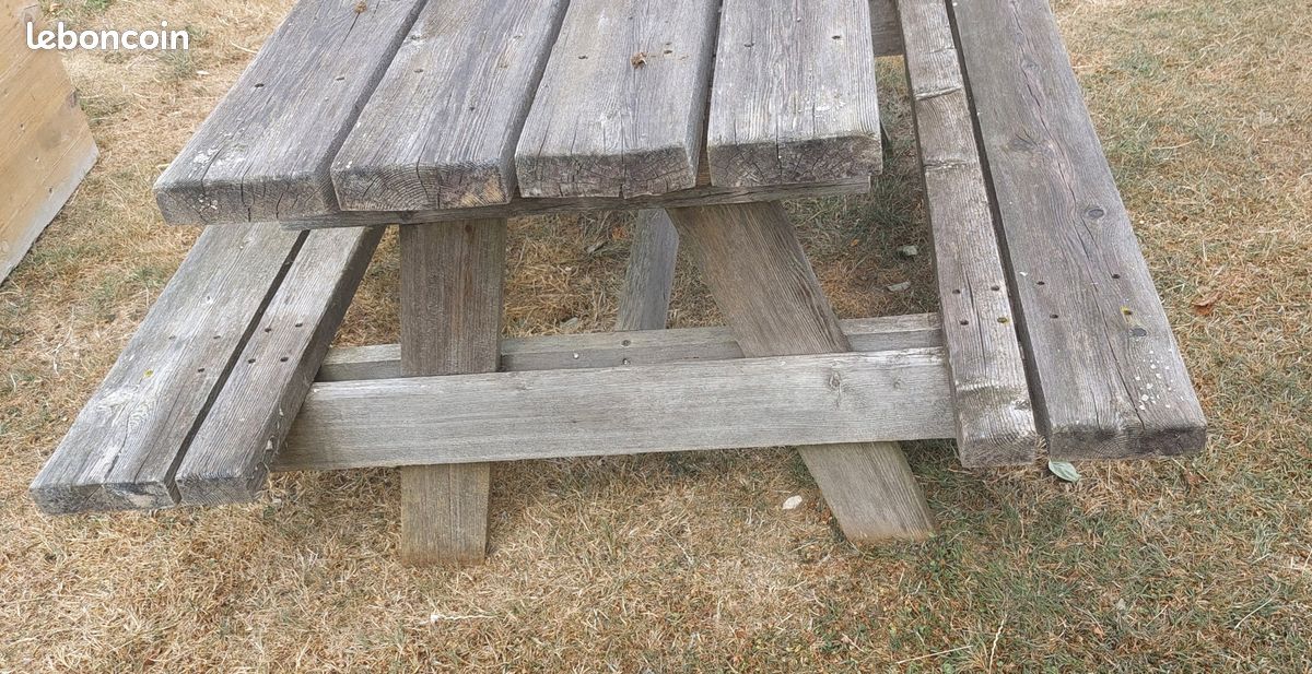 Petite table mélèze extérieure (image 1)