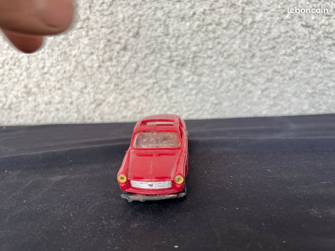 Norev 1/43 Peugeot 404 Berline Rouge - Miniature Collection Très Bon état
