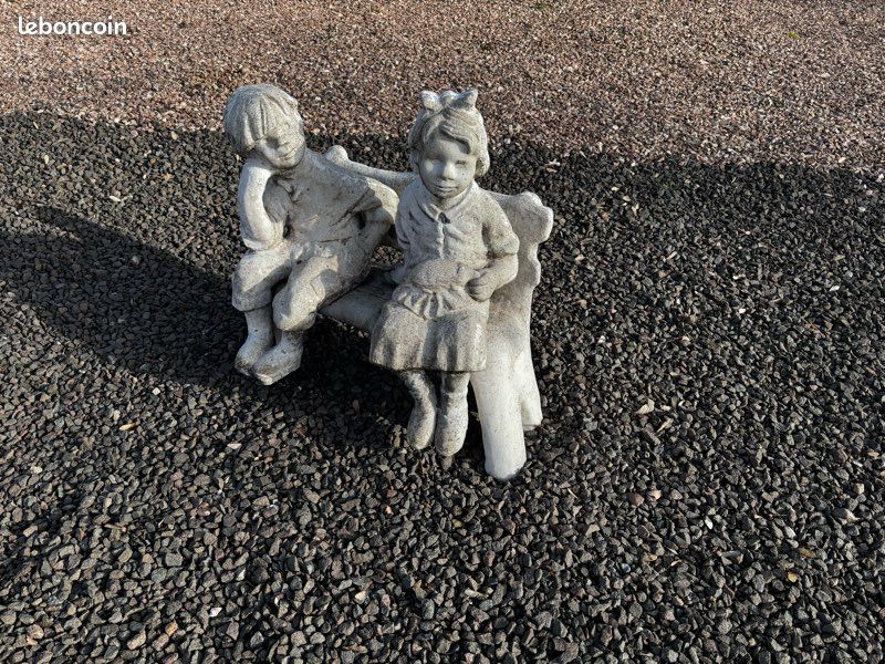Statue (image 1)