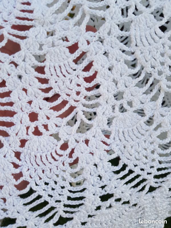 Nappe ronde crochet fait à la main 148cm diametre (Gebraucht) in Glis