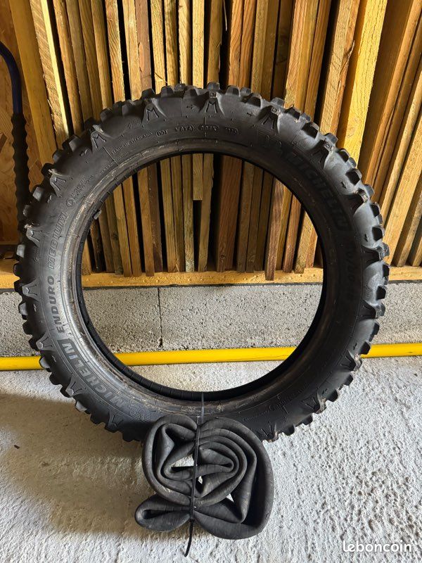 Pneu et chambre Michelin 14/80/18 (image 1)
