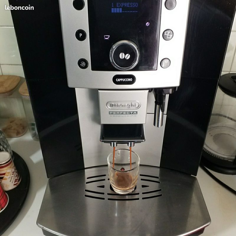 Cafetiere automatique De'Longhi Perfecta avec buse vapeur "Cappuccino" (image 1)