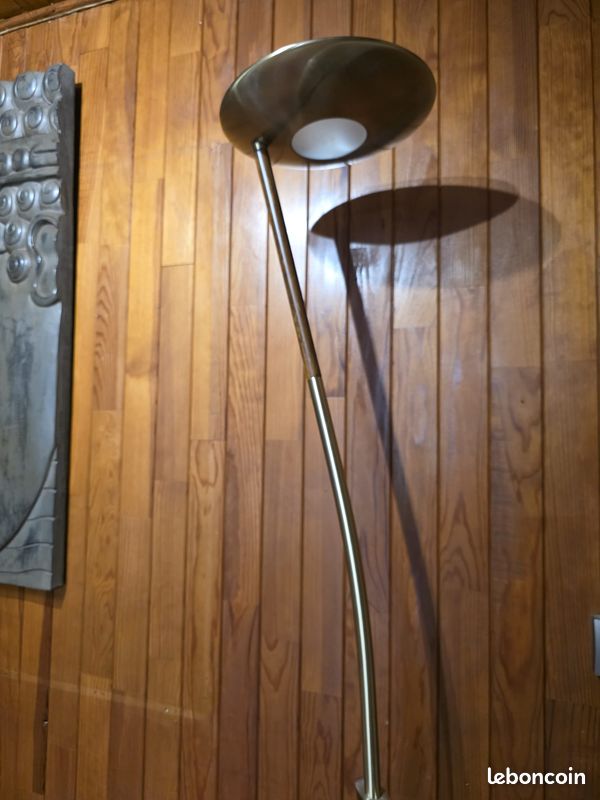 Lampadaire design métal & bois – Élégance moderne (image 14)