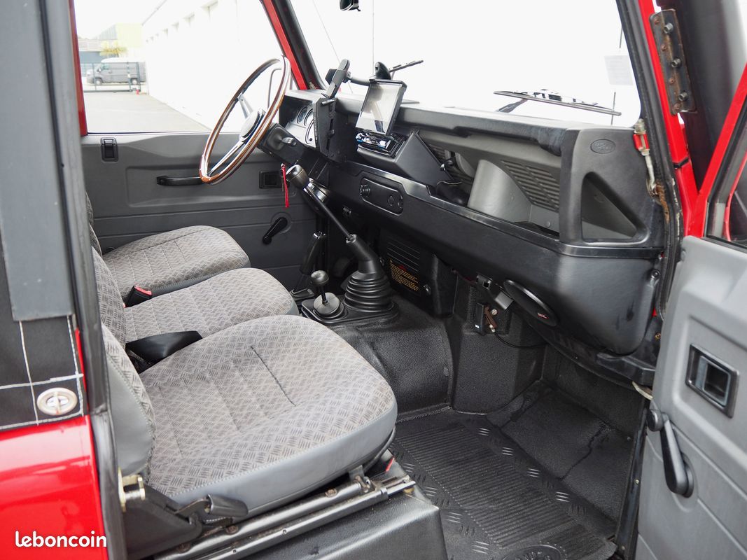 Land Rover DEFENDER 90 - TD5 2.5l 122cv - Cabriolet - TVA récupérable (image 9)