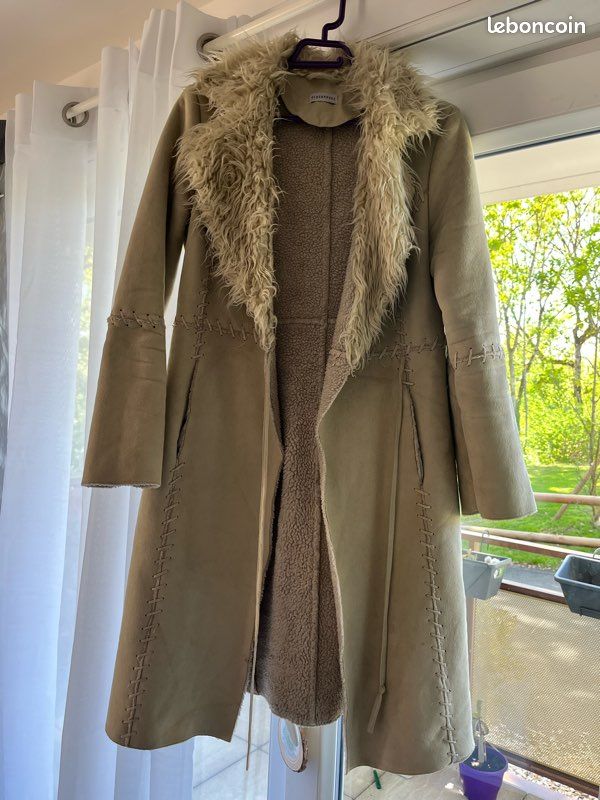 Beau manteau C&A CLOCKHOUSE type peau de mouton retournée 100