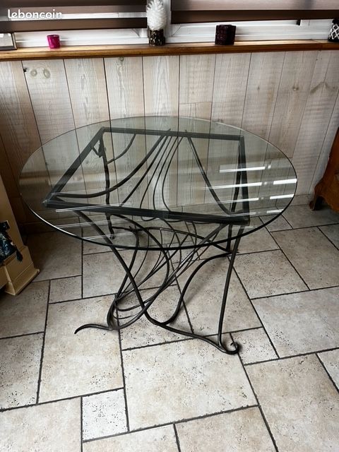 TABLE (CHABIN) et 2 CHAISES EN FER FORGE artisanales (image 2)