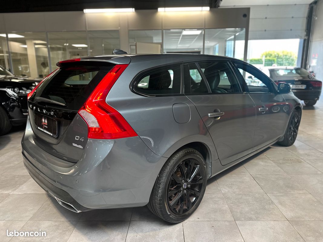 Volvo V60 D4 2.0 190ch Momentum Geartronic "Carnet d'entretien" (image 8)