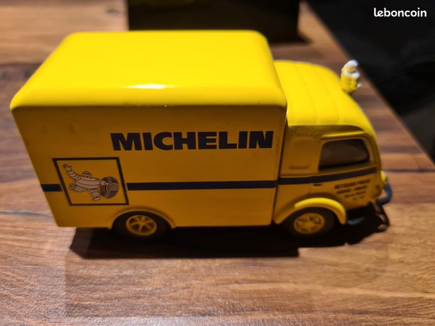 Miniature 1:43 Renault Galion Aux Couleurs Calberson - Modèle IXO Neuf Avec Boîte Plexi