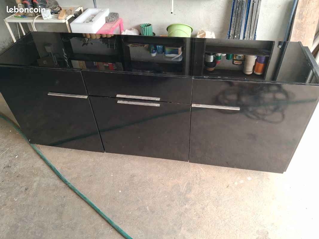 Enfilade noire (image 1)