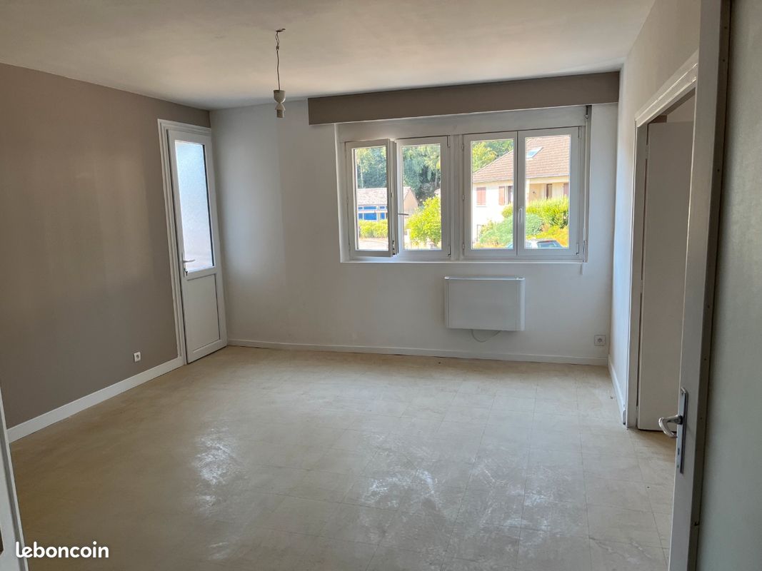 Appartement 3 pièces 75 m² · à Ussel · 75 m² · 600 €