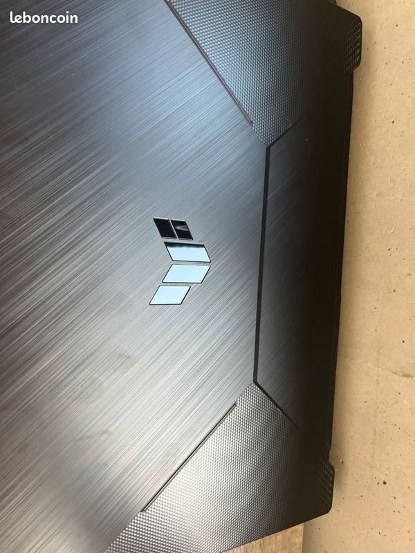 Vend pc gamer portable (image 1)