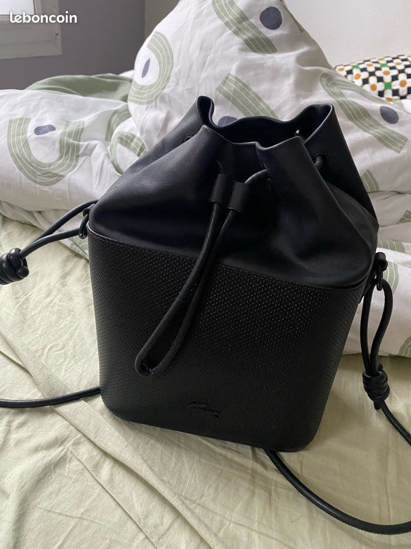 Sac seau Lacoste cuir noir Accessoires Bagagerie - Main Image