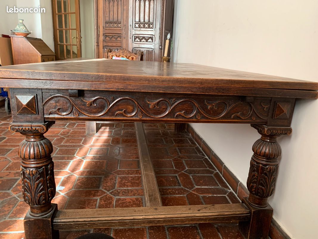 Table, sculptée (image 5)