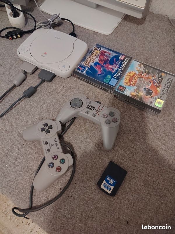 Console Sony PlayStation PS One SCPH-102 PAL 2 manettes 2 jeux carte mémoire bon état (image 1)