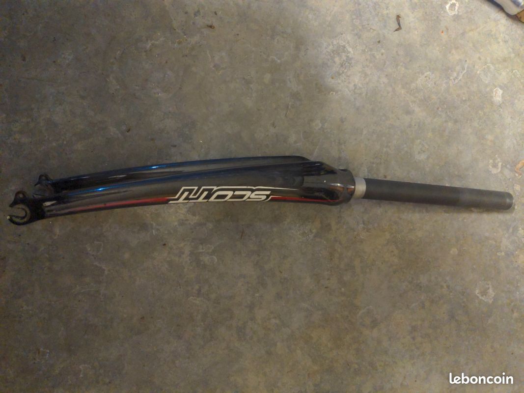 Garde-Boue en acier 50mm pour velo 700 en bon état R3