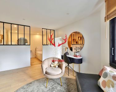 Maison 1 890 000 € - 305 m²
