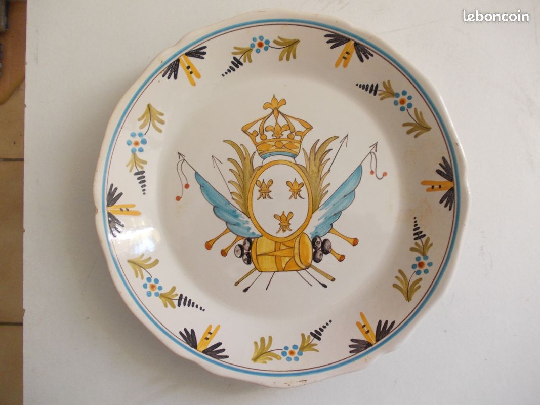 Assiette faïence Nevers révolutionnaire épée crosse bêche couronne XVIIIème