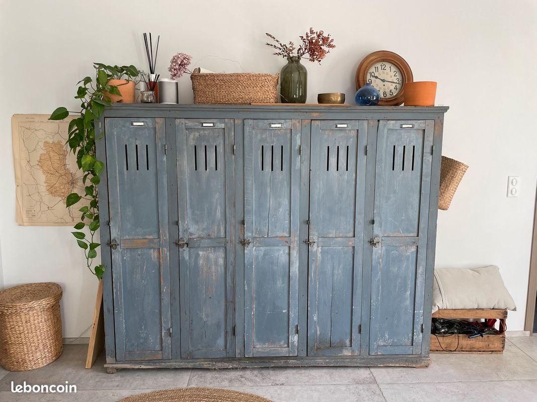 Vestiaire ancien en bois (image 1)